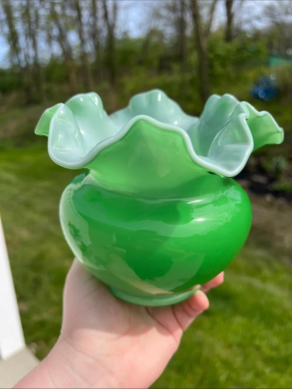 RARE Vintage Fenton Green Ivy Green White Cased Glass Ruffle Vase